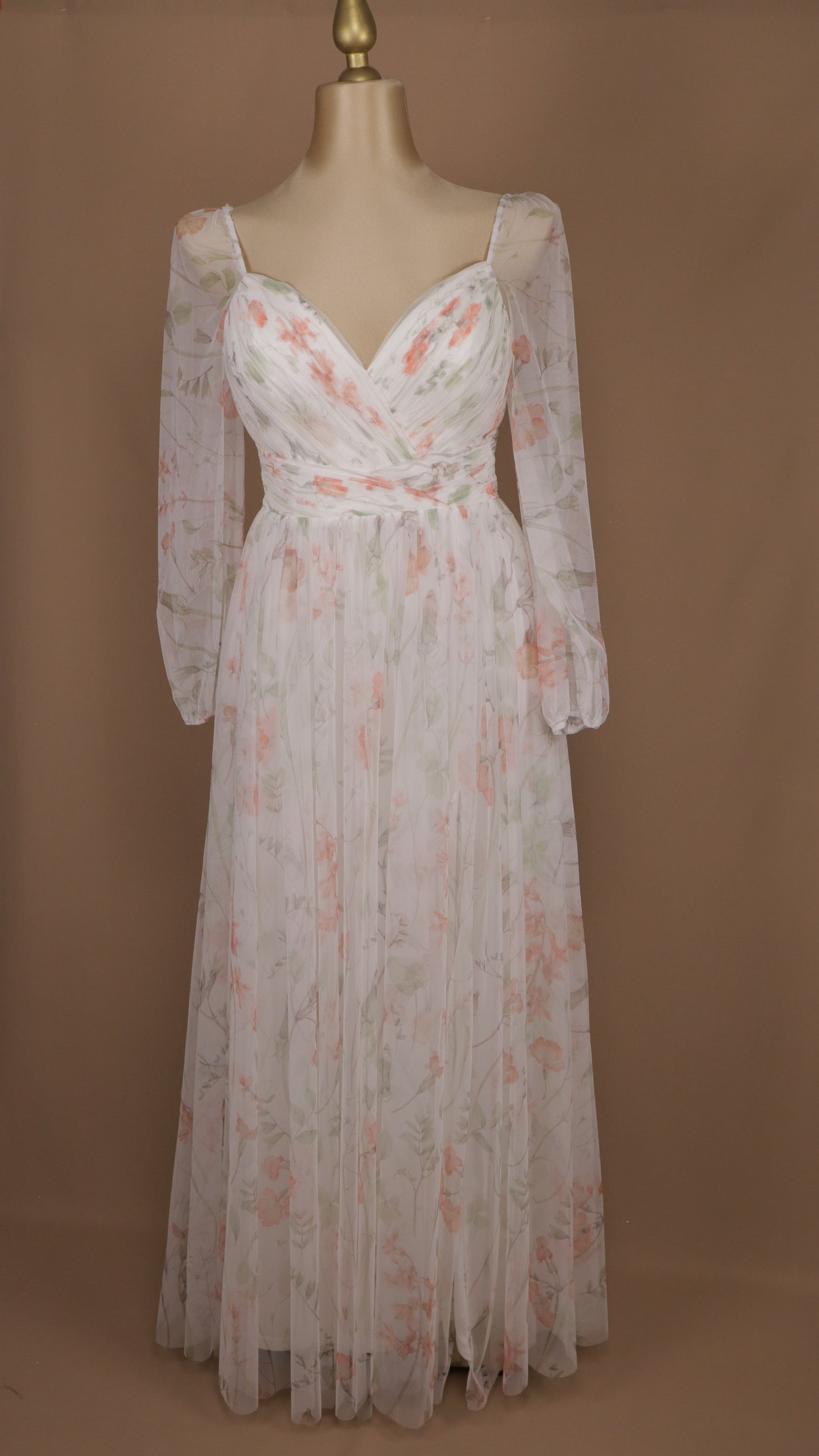 Vestido plus size estampado manga larga