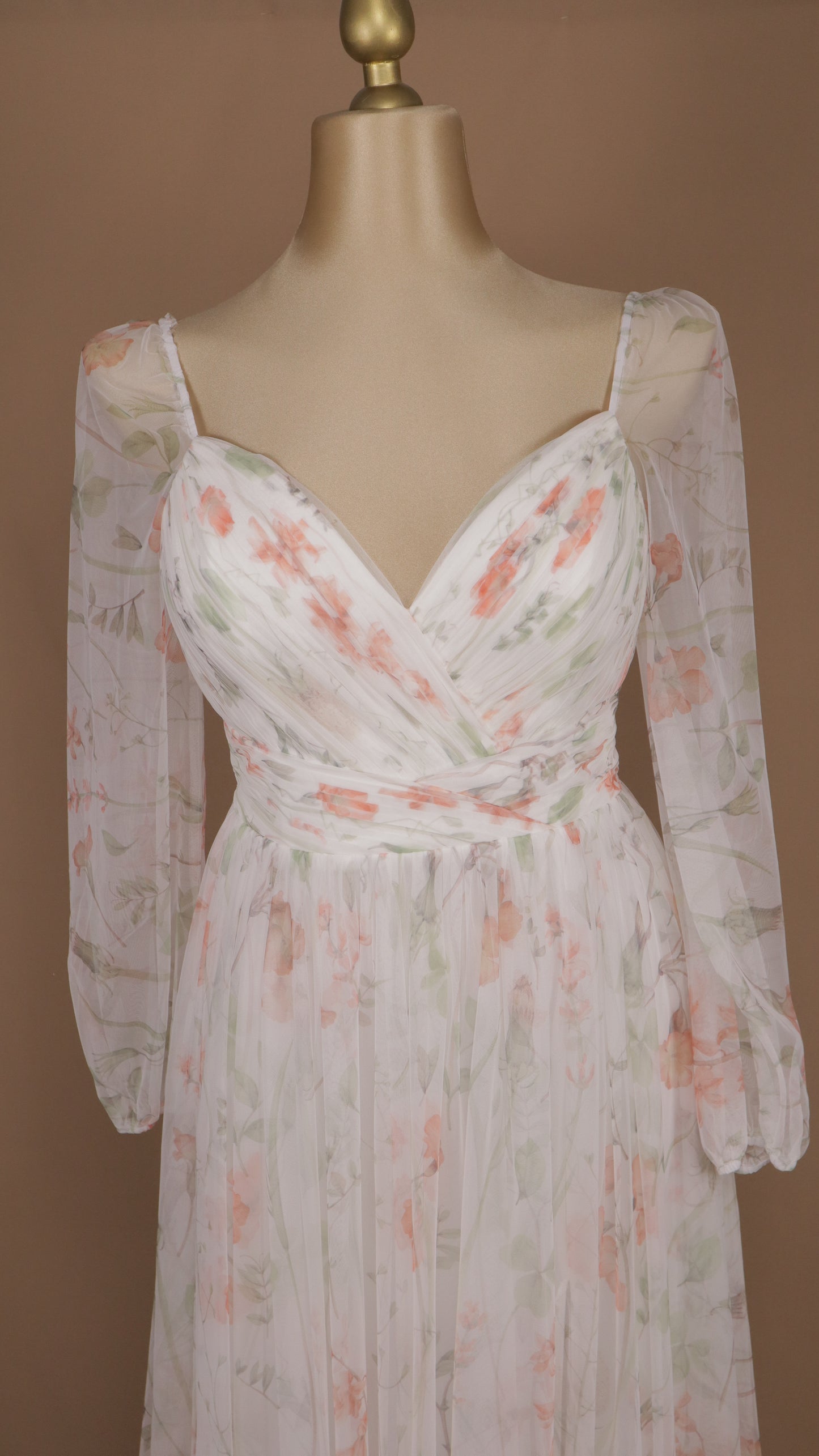Vestido plus size estampado manga larga