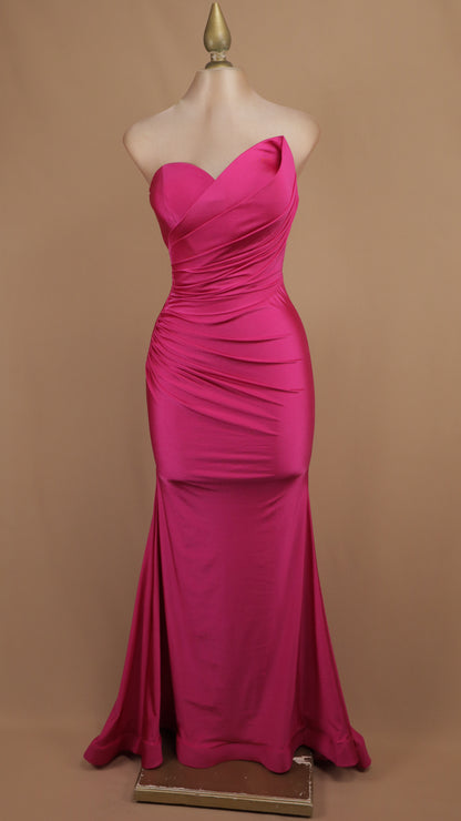 Vestido largo asimétrico estraple con pliegues