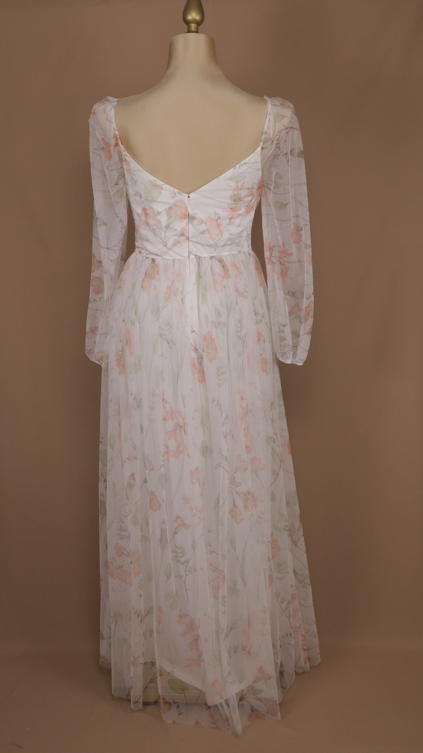 Vestido plus size estampado manga larga