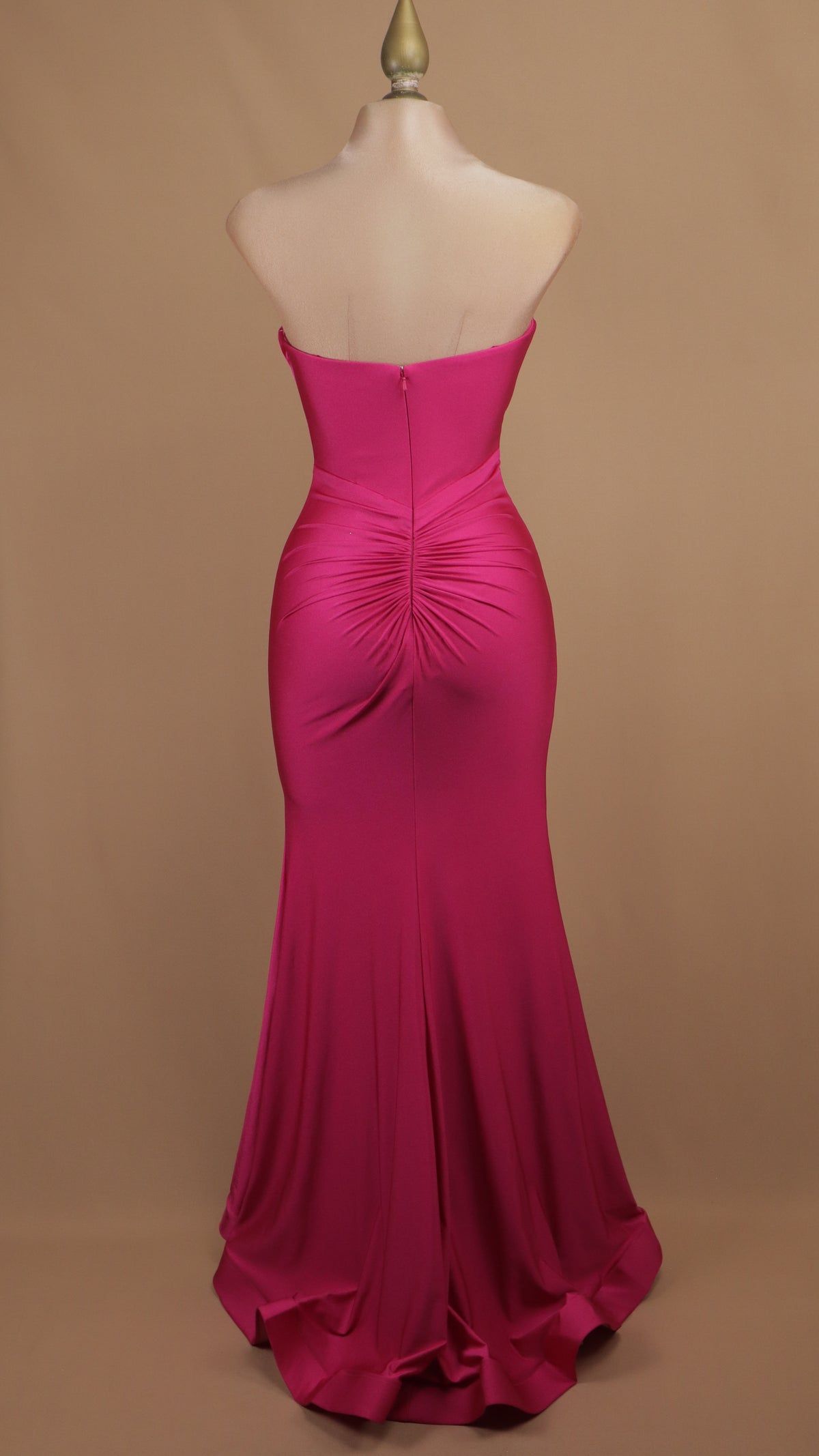 Vestido largo asimétrico estraple con pliegues