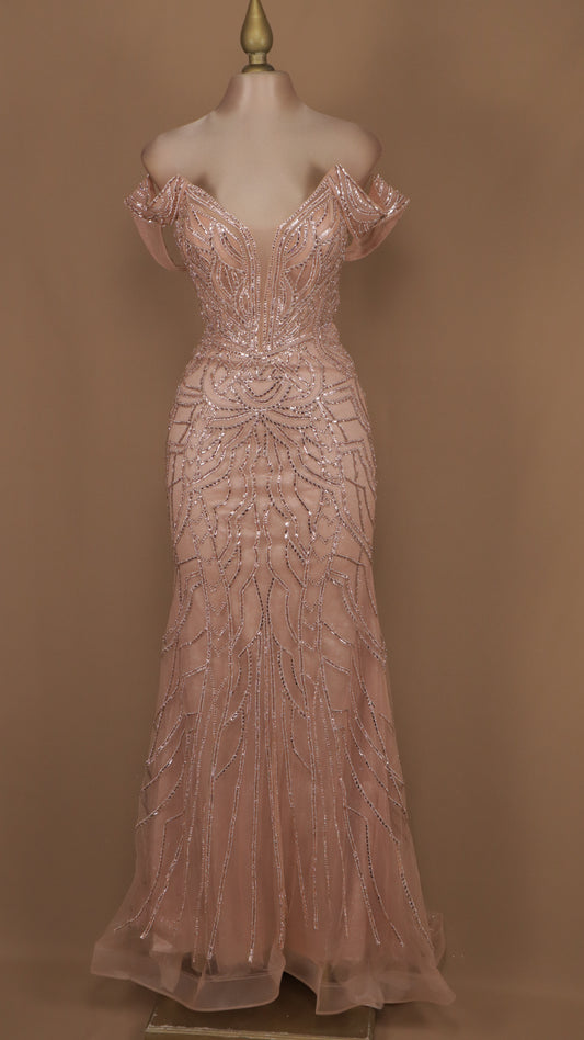Vestido largo con aplicación y escote al hombro