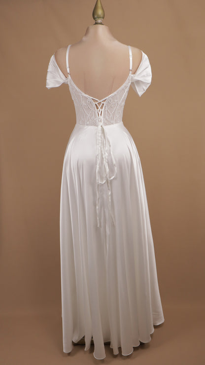 Vestido largo de novia al hombro con corse y falda satinada