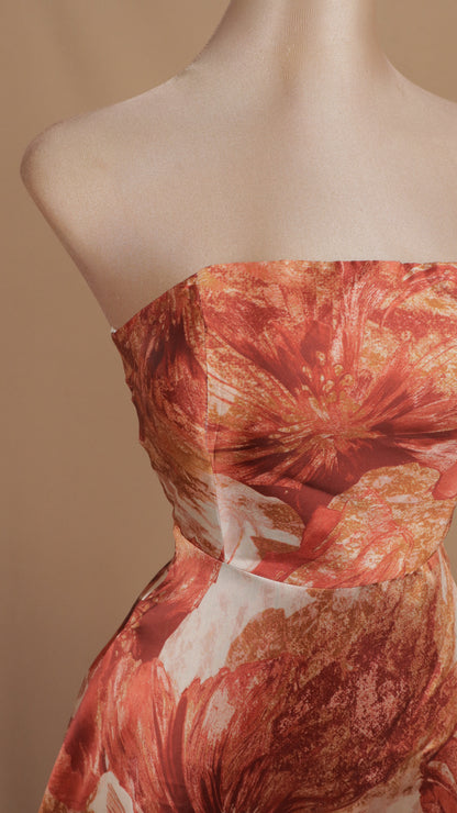 Vestido arce midi strapless con estampado floral de gran formato