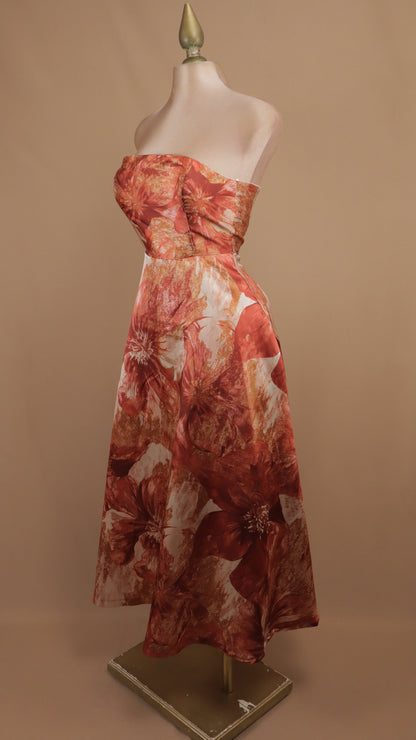 Vestido arce midi strapless con estampado floral de gran formato