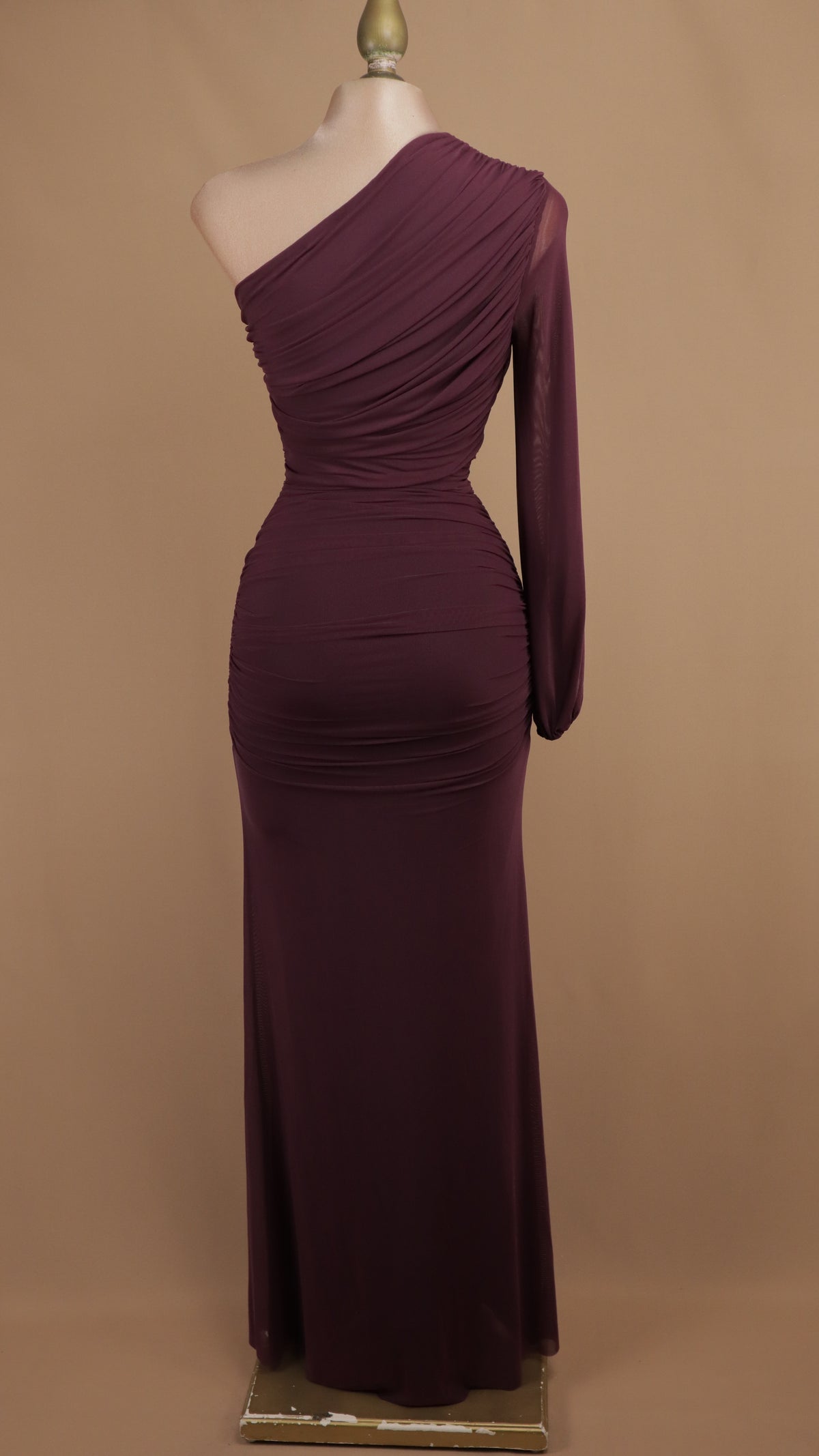 Vestido largo asimtrico manga larga corrugado