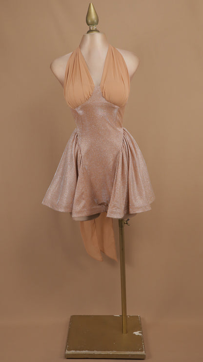 Vestido corto glitz de falda godet plisada con escote halter draper