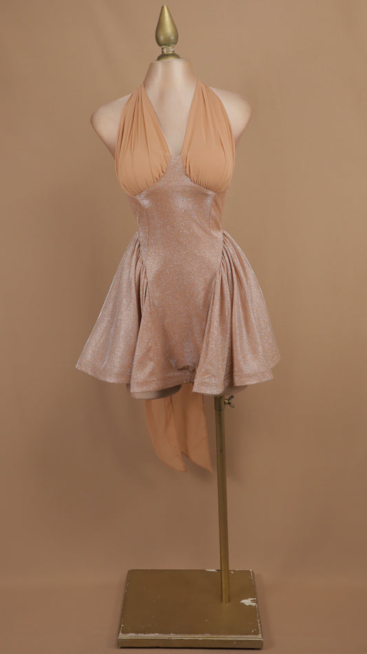 Vestido corto glitz de falda godet plisada con escote halter draper