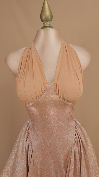 Vestido corto glitz de falda godet plisada con escote halter draper