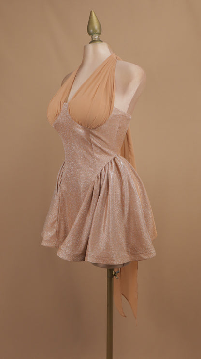 Vestido corto glitz de falda godet plisada con escote halter draper