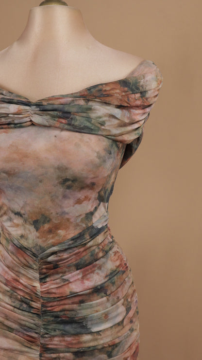 Vestido maxi de malla con estampado romántico y silueta sirena