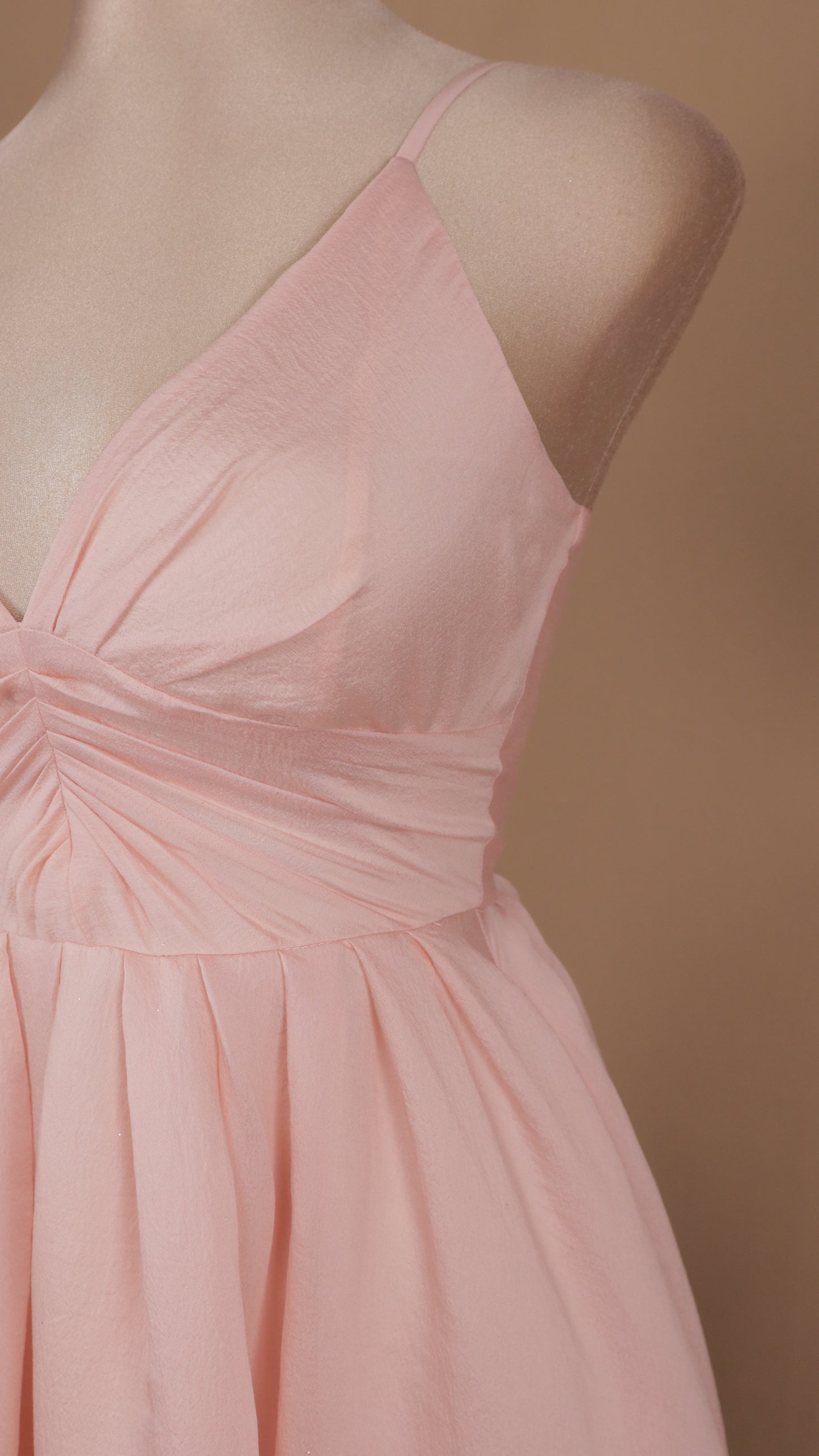 Vestido maxi escote en V y linea A