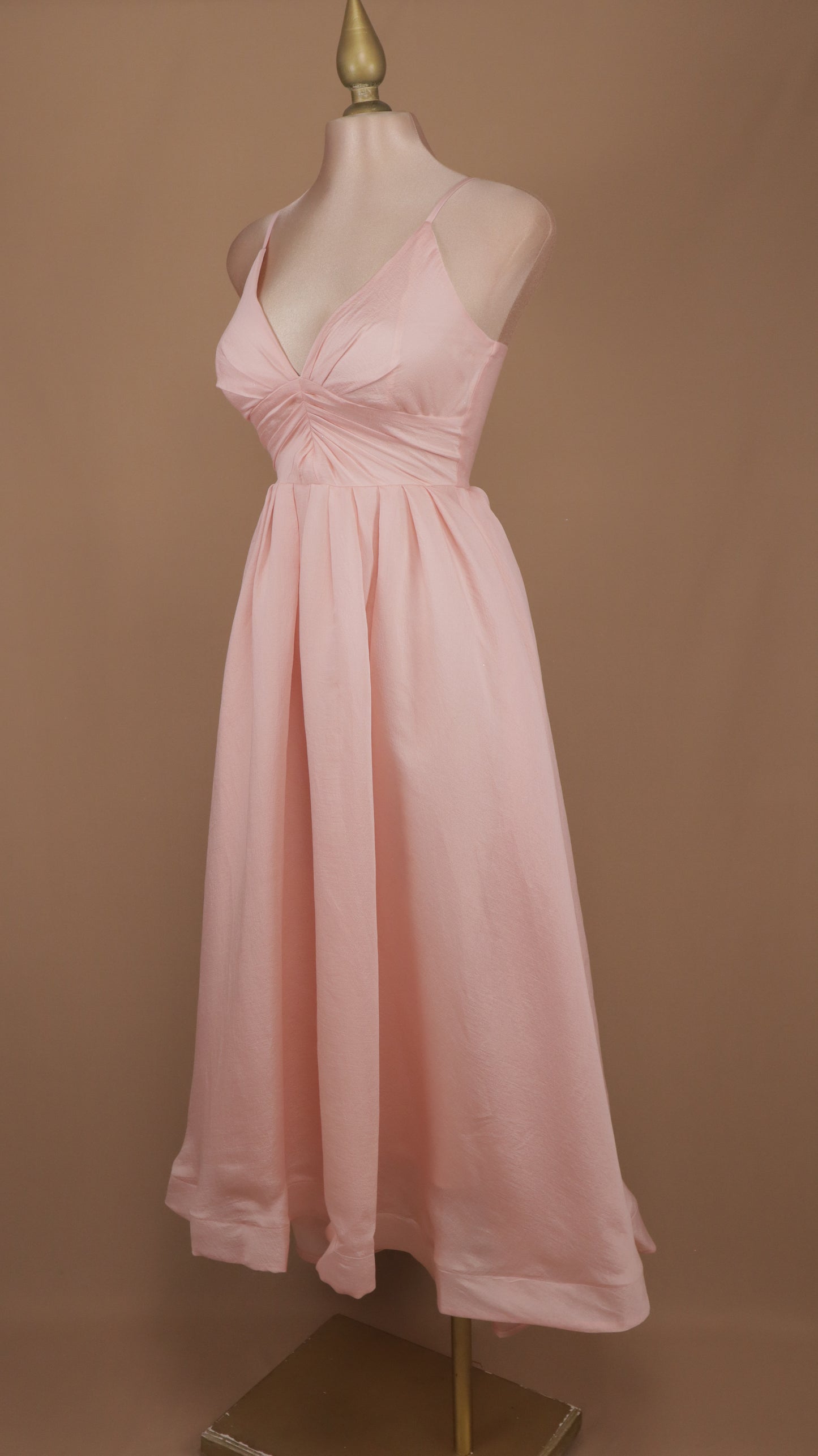 Vestido maxi escote en V y linea A