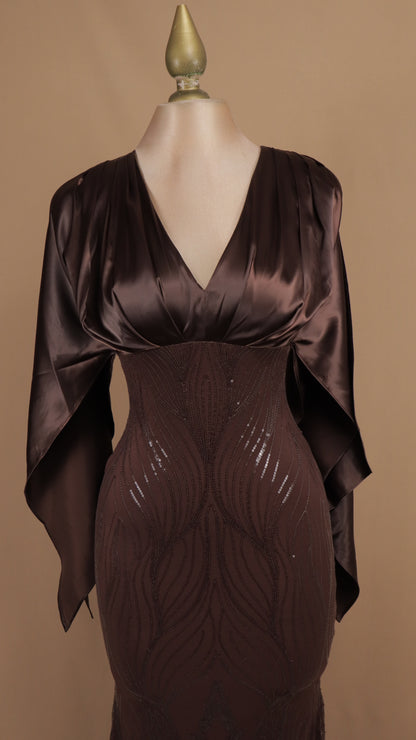 Vestido de gala con top satinado y falda de lentejuela