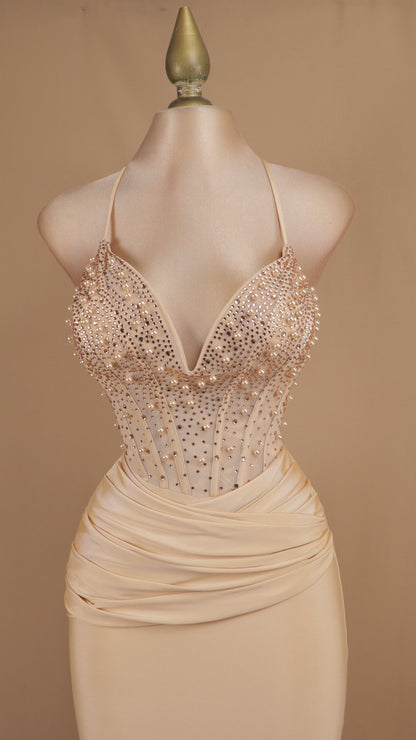 Vestido largo con perlas en busto