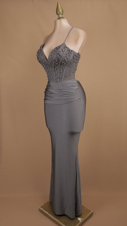 Vestido largo con perlas en busto