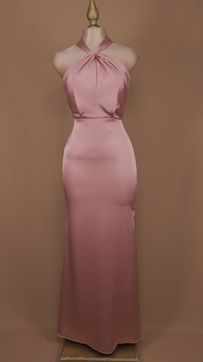 Vestido largo satinado cuello halter