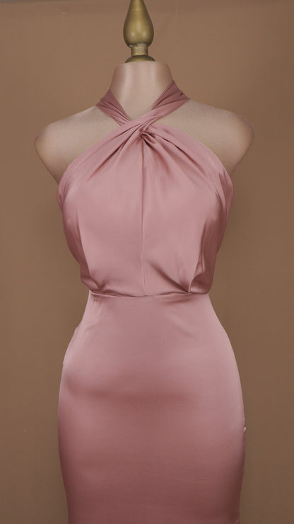 Vestido largo satinado cuello halter