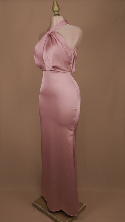 Vestido largo satinado cuello halter