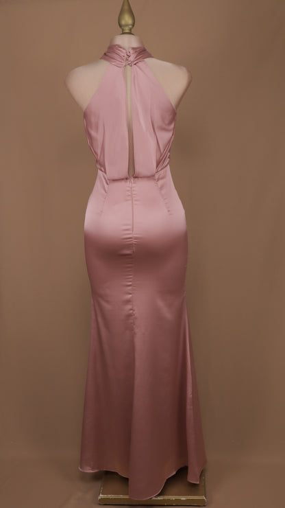 Vestido largo satinado cuello halter