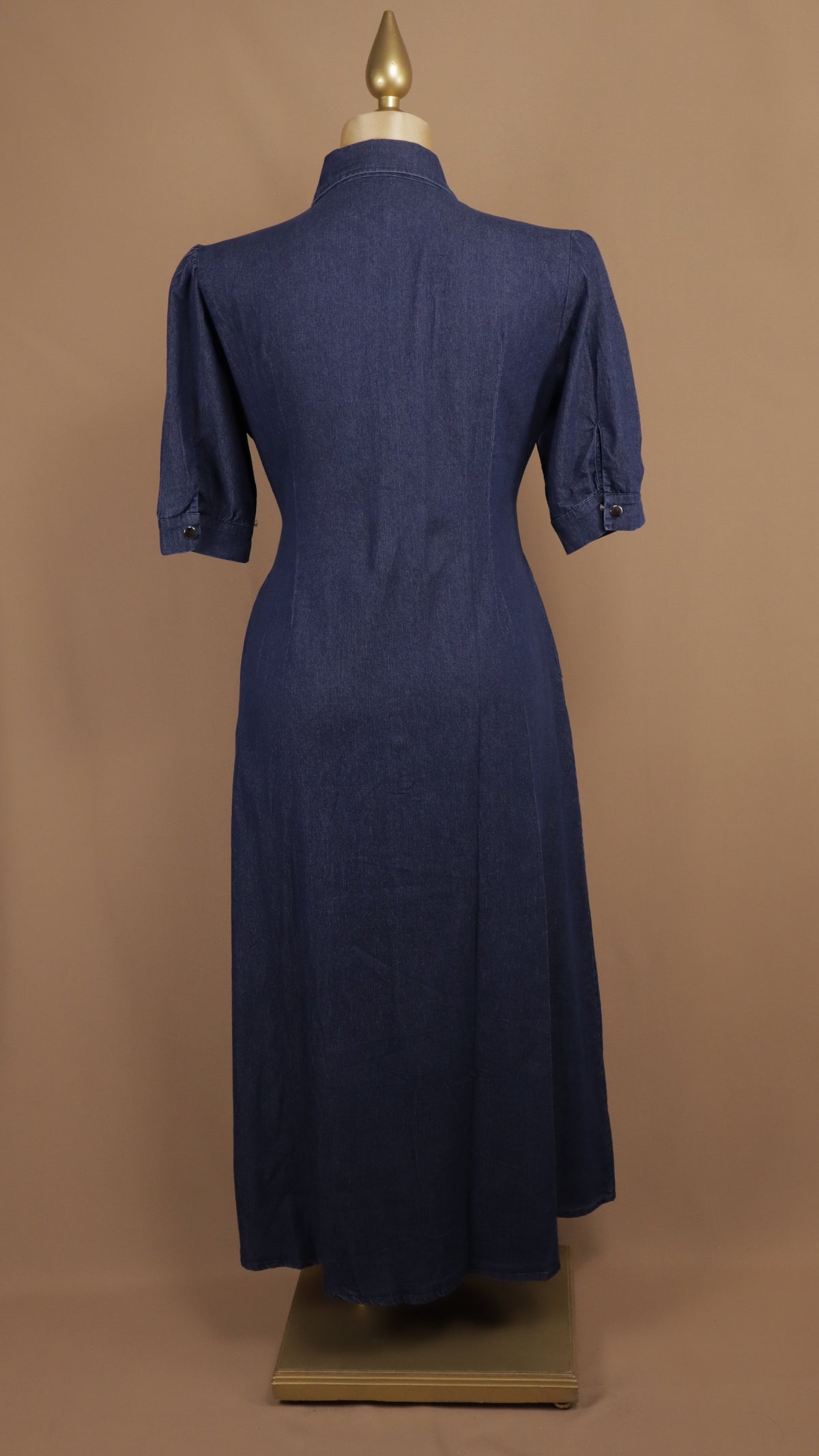 Vestido camisero maxi plus de mezclilla con detalles en contraste