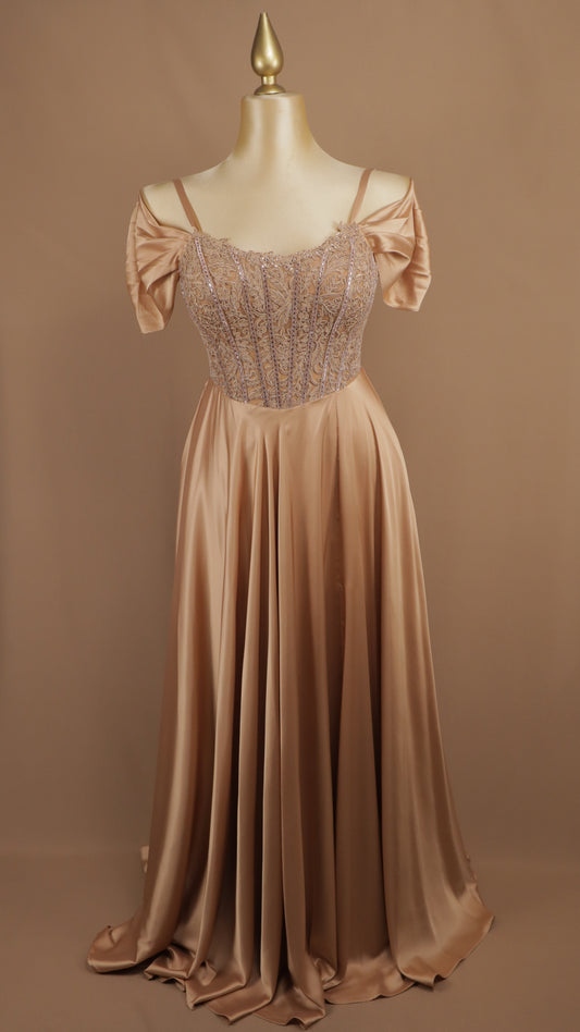 Vestido de gala extra satinado con corpiño de encaje bordado y hombros caídos