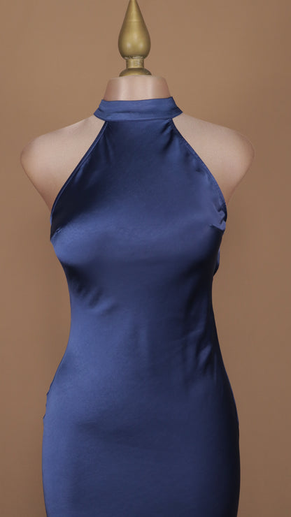 Vestido largo cuello halter satinado