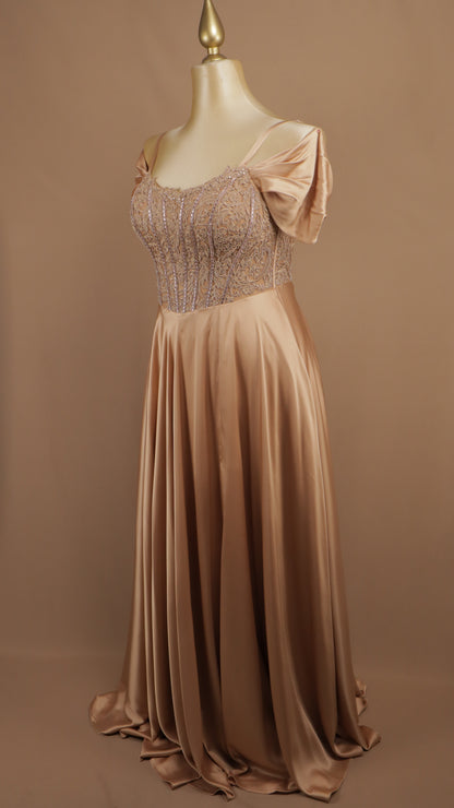 Vestido de gala extra satinado con corpiño de encaje bordado y hombros caídos