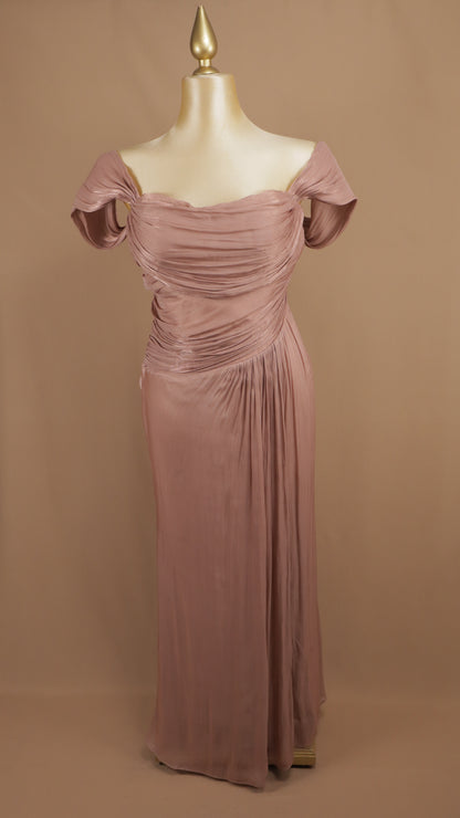 Vestido de gala plus con escote bardot y drapeado envolvente