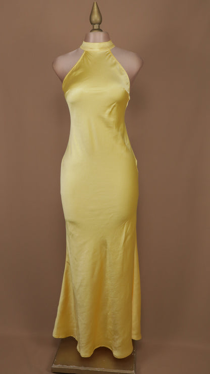 Vestido largo cuello halter satinado