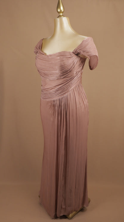 Vestido de gala plus con escote bardot y drapeado envolvente