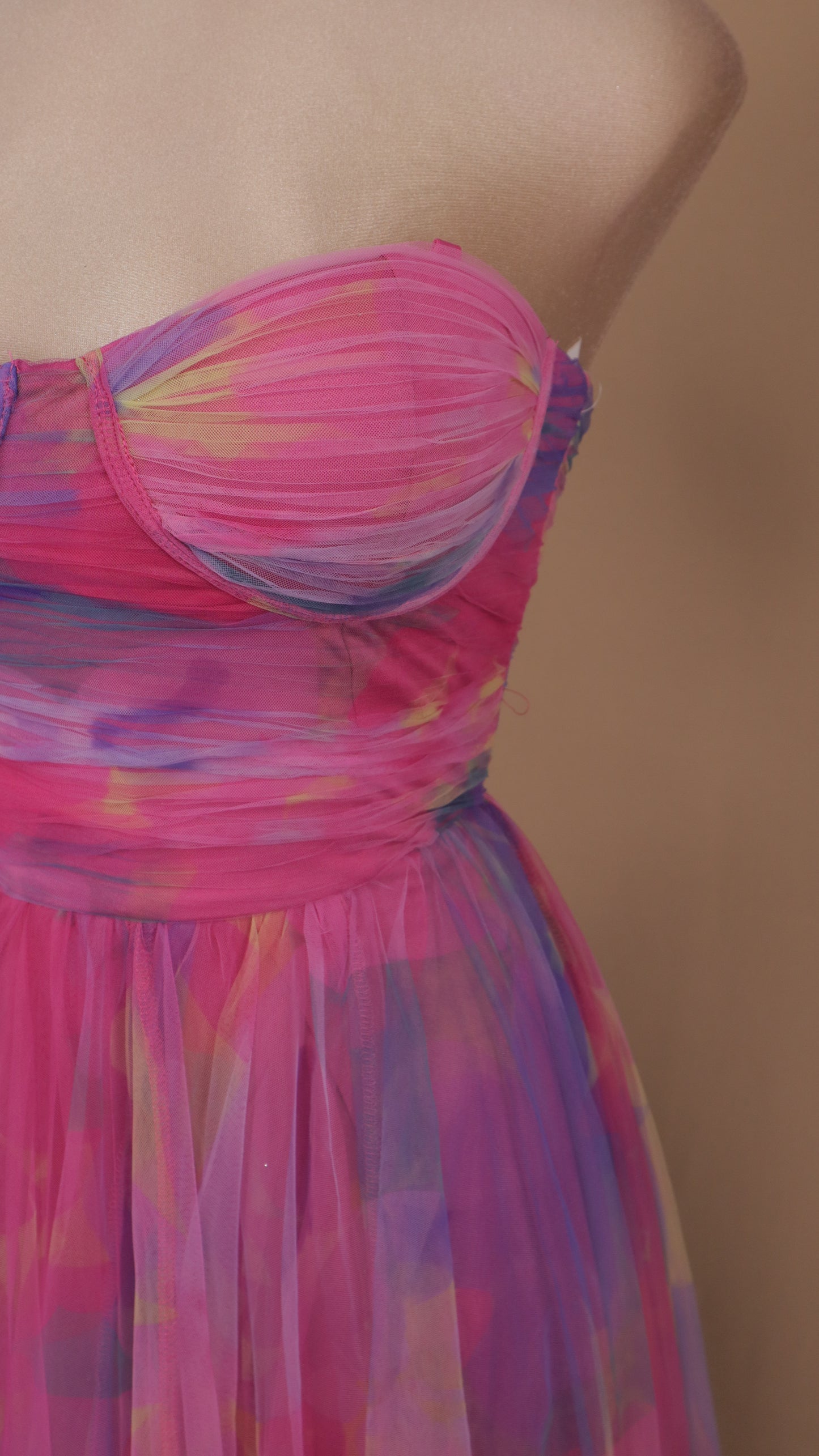 Vestido maxi estraple con estampado