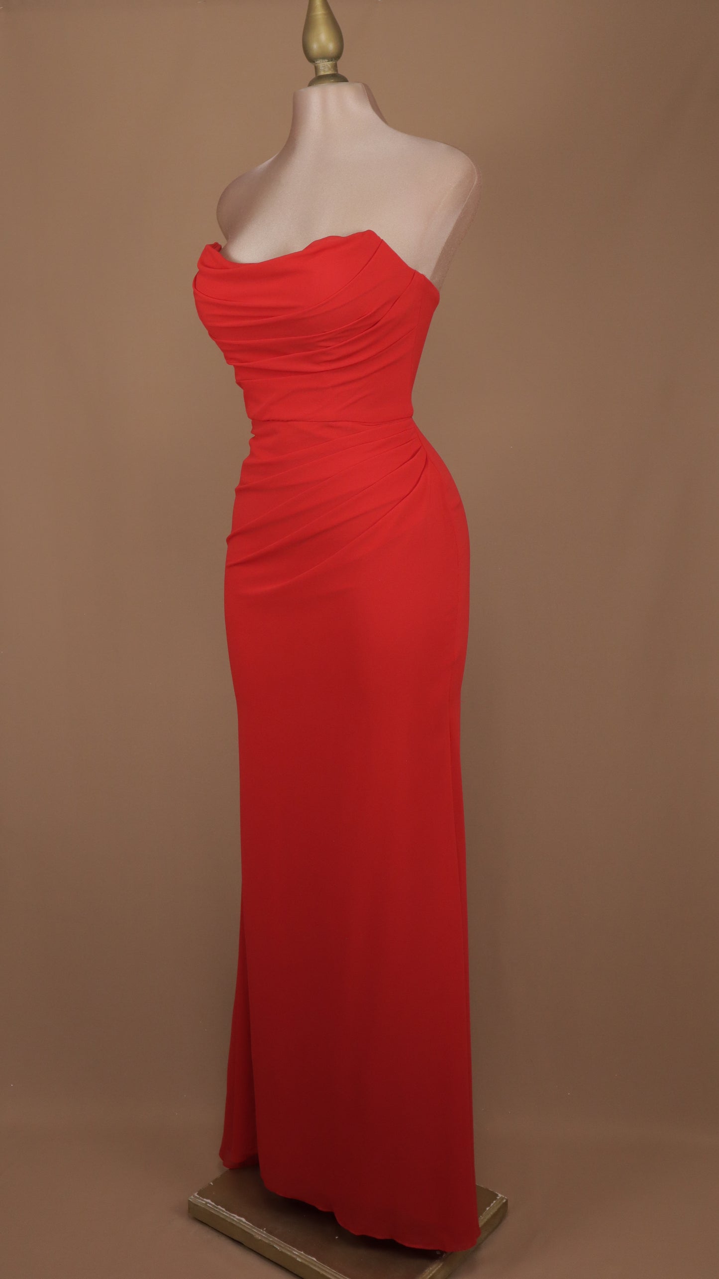 Vestido largo corte sirena estraple con corset