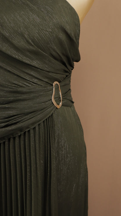 Vestido plus size de gala asimétrico lurex con top drapeado y falda plisada