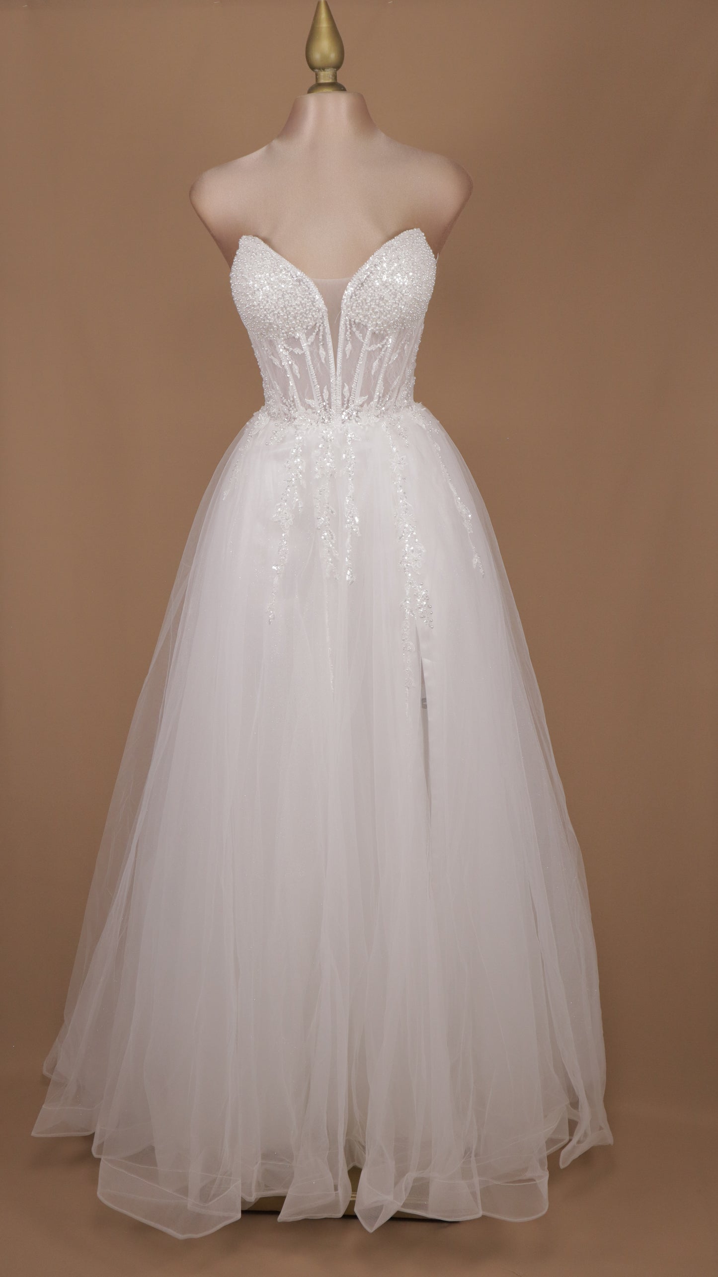 Vestido de novia straple con pedrería