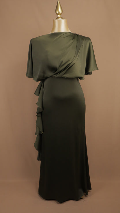 Vestido largo plus size con tipo capa y escarola