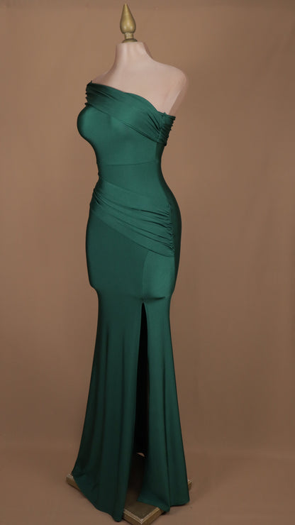 Vestido largo de licra con escote asimétrico