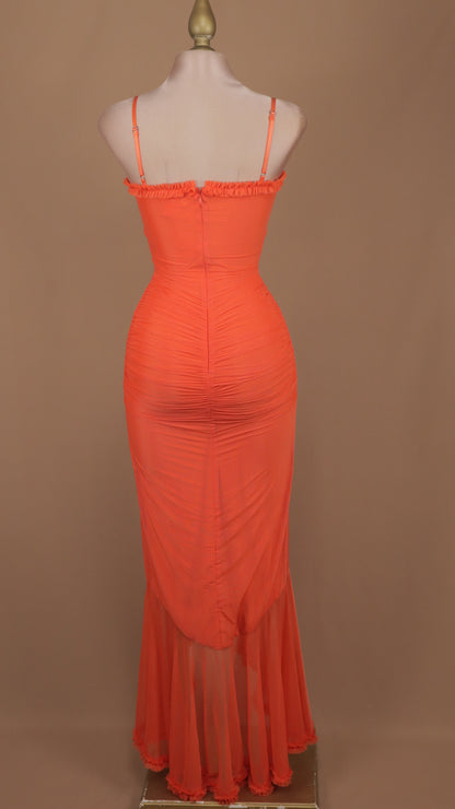 Vestido largo de tirantes con escarola en falda