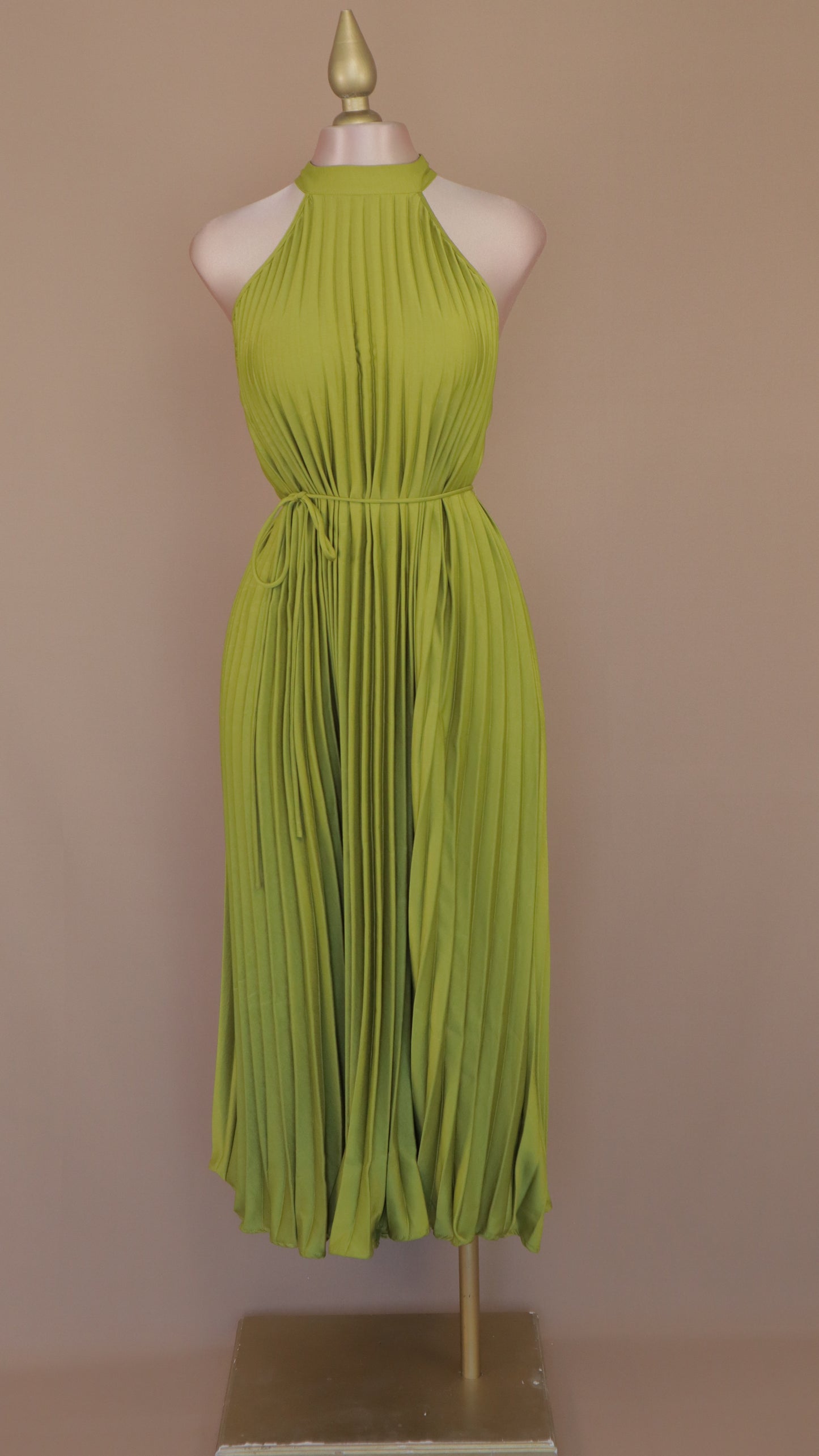 VESTIDO MAXI HALTER Y PLIZADO FRESH