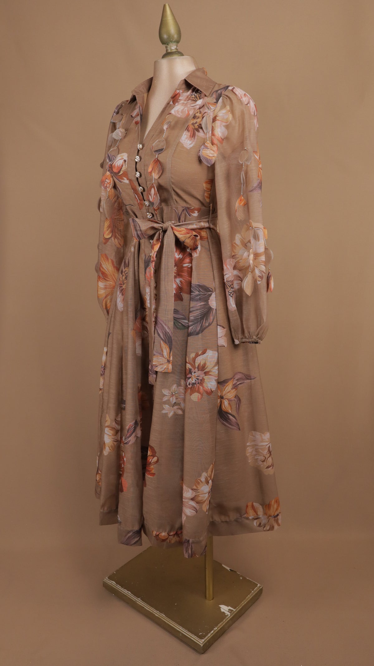 Vestido midi camisero con estampado floral romántico