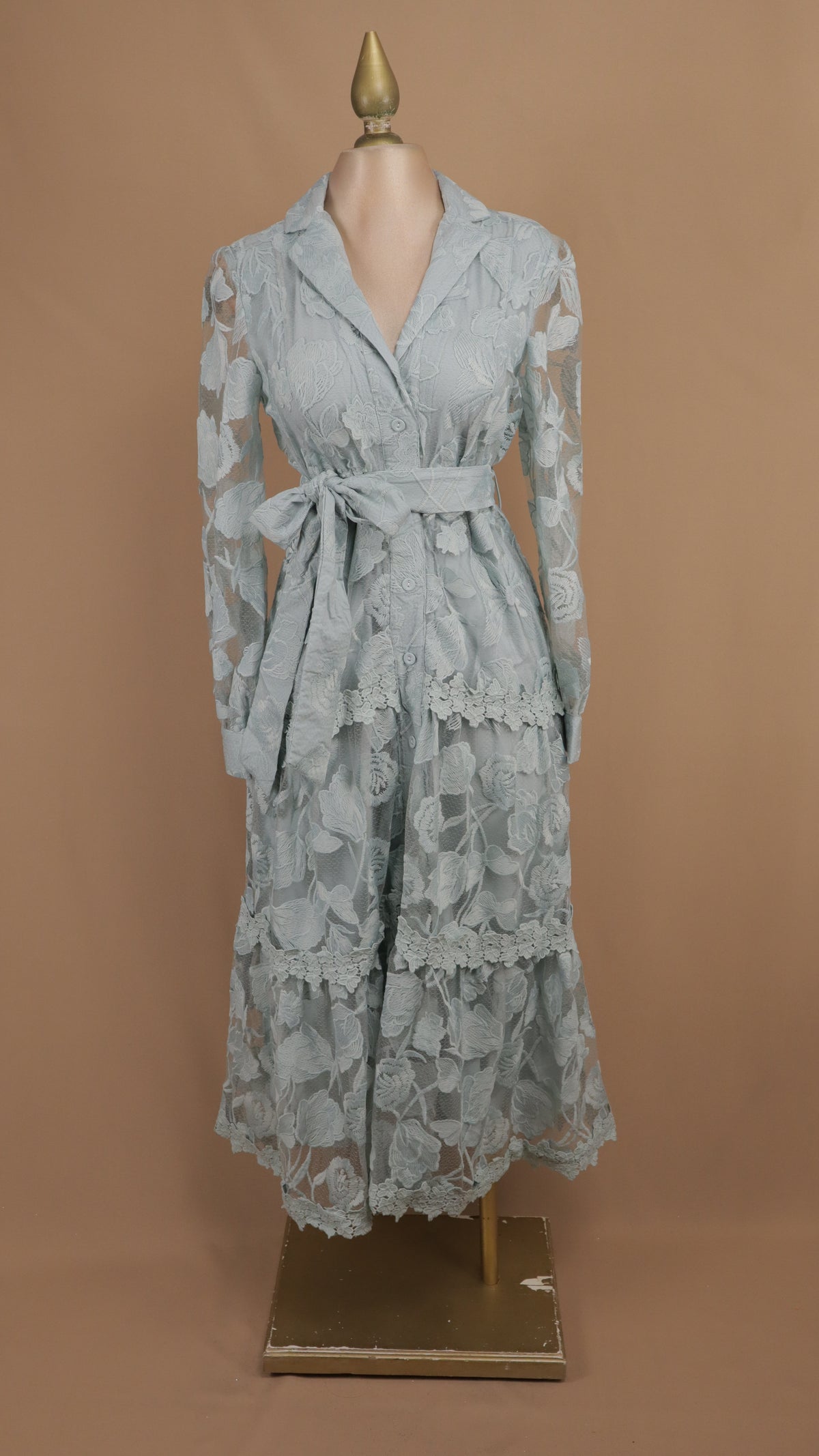Vestido midi camisero de encaje guipur manga larga
