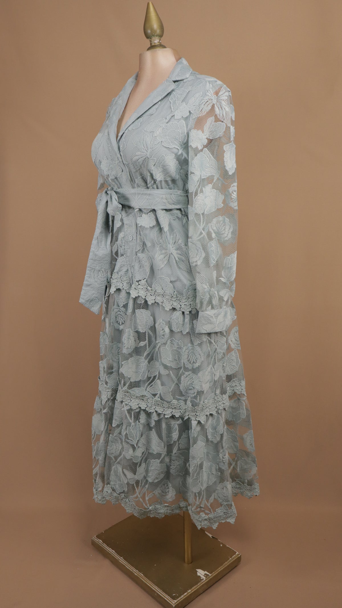Vestido midi camisero de encaje guipur manga larga