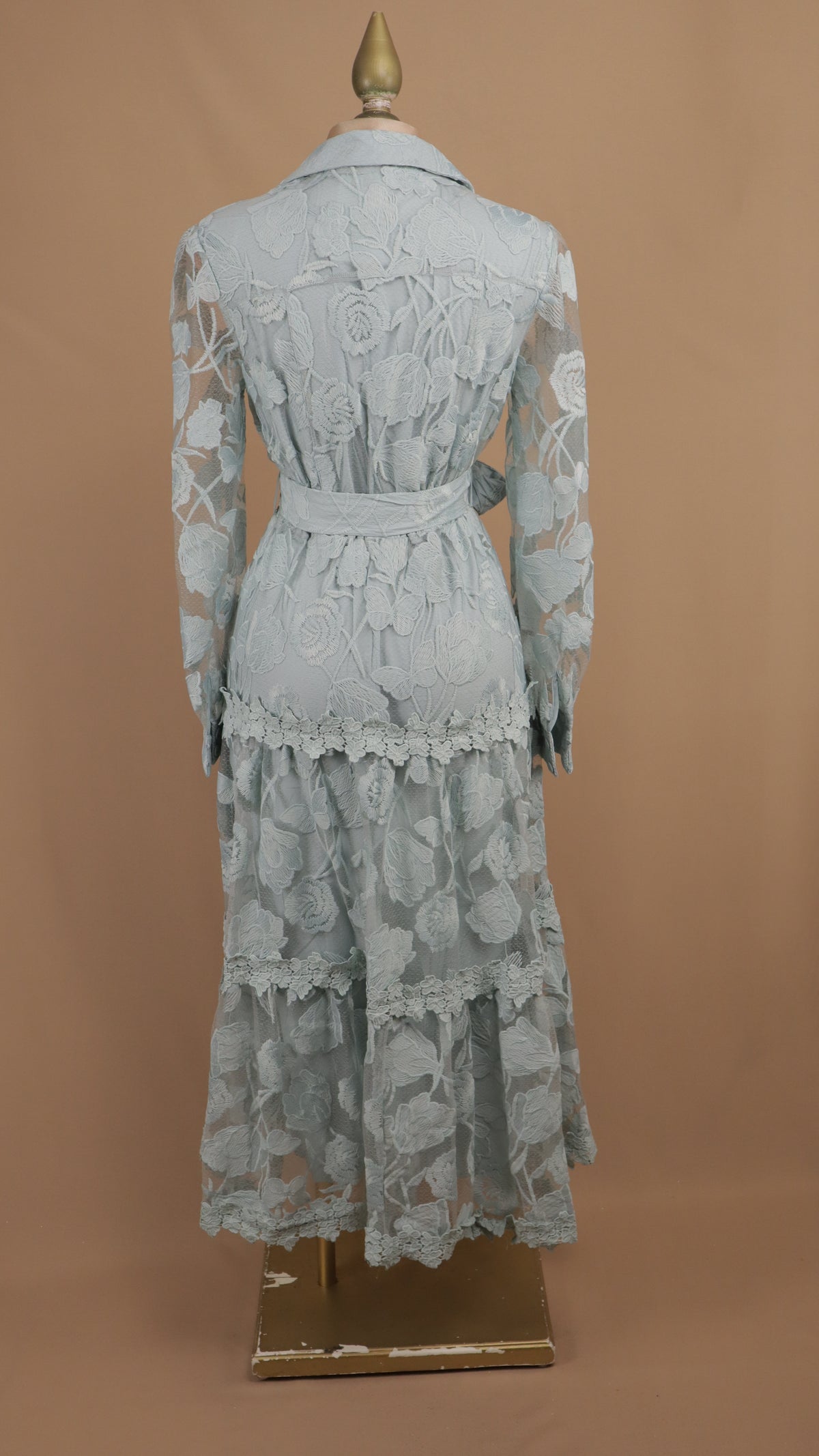 Vestido midi camisero de encaje guipur manga larga