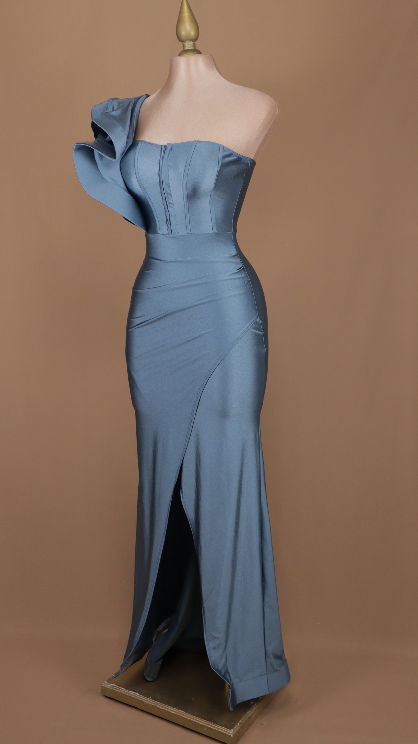 Vestido largo con escarola