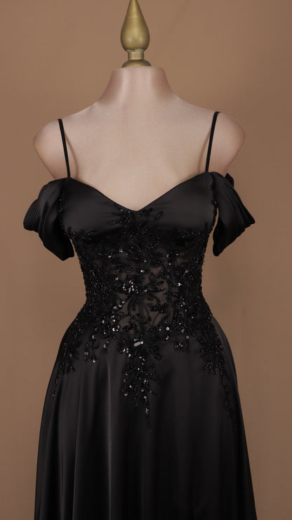 Vestido largo linea A con aplicación en cintura y corset