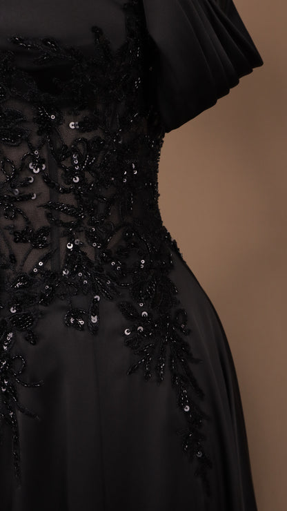 Vestido largo linea A con aplicación en cintura y corset
