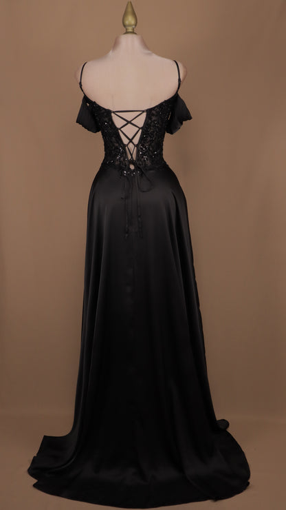 Vestido largo linea A con aplicación en cintura y corset