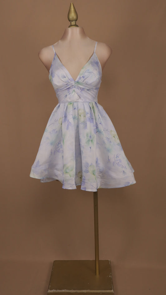 Vestido corto estampado y escote en v