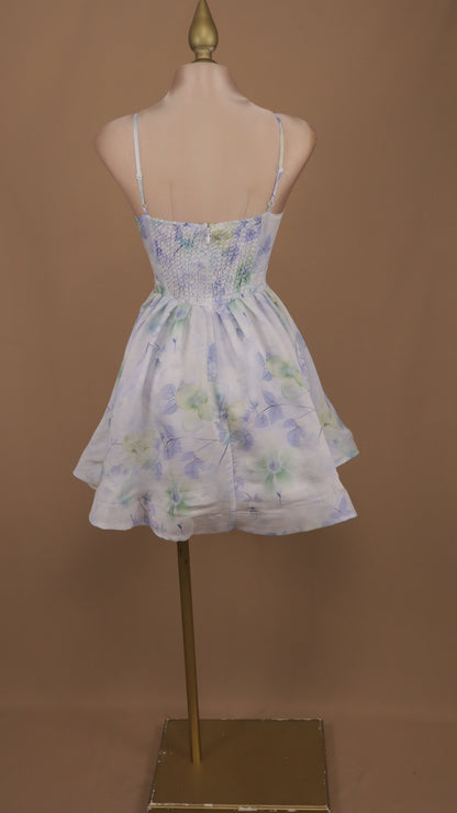 Vestido corto estampado y escote en v