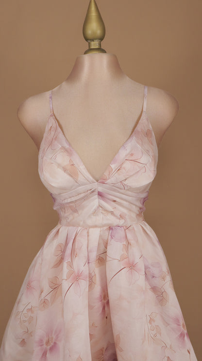 Vestido corto estampado y escote en v
